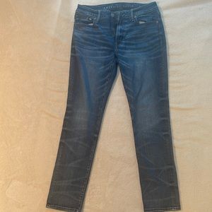 I am selling American Eagle blue jean. Size 33x32.
